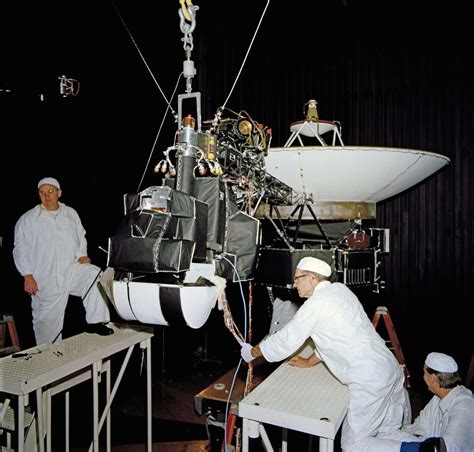 voyager 1 before launch